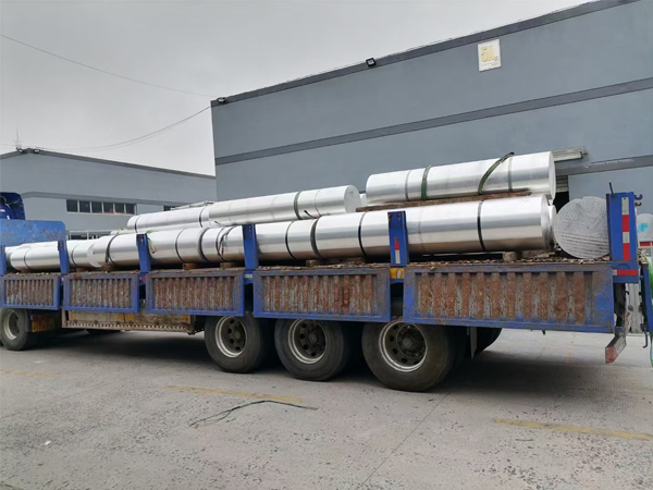 新鲜出炉大家伙一车